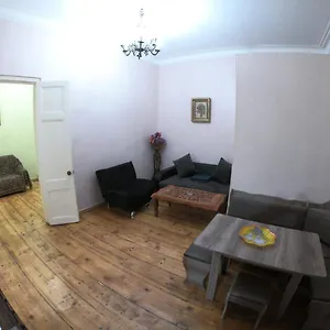 Zuras Great Studio In Old Тбилиси